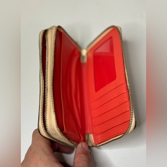 Coach Beige Leather Zip Around Wristlet Wallet - Picture 5 of 8